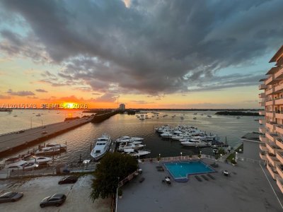 Alquiler de apartamento en Bayshore Yacht Tennis Club 705