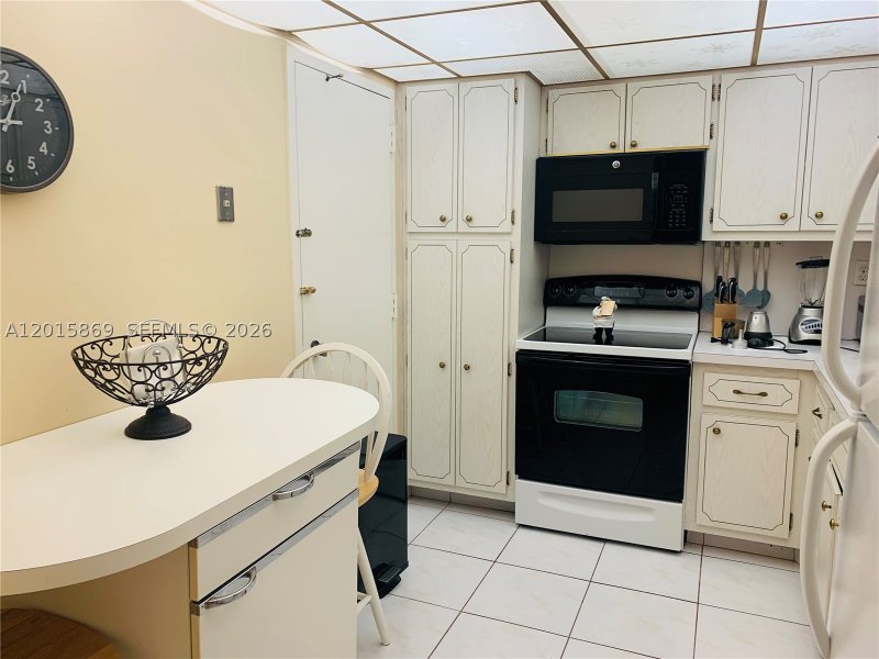 Apartment for rent at The Hemispheres MZM