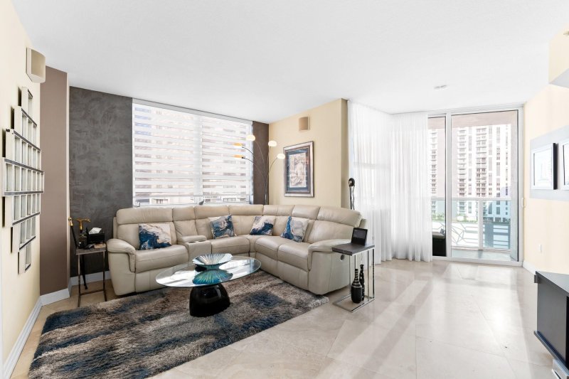 Condo for sale at 350 Las Olas Place 1870