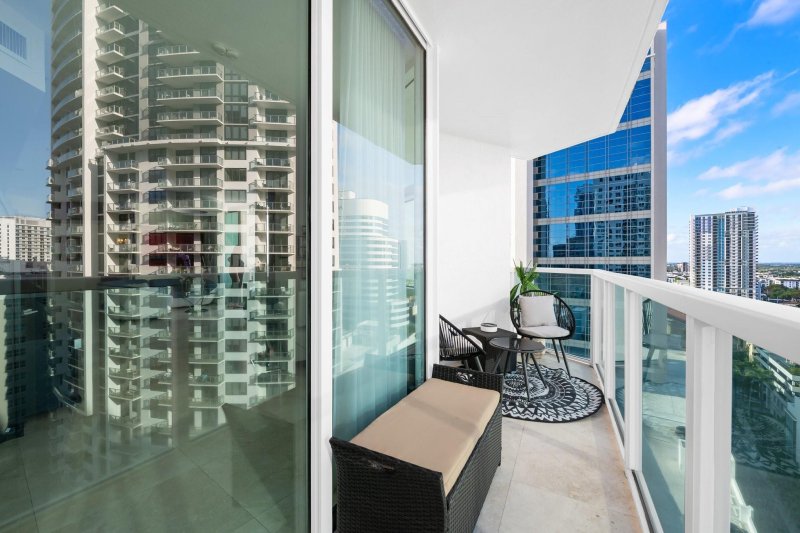 Condo for sale at 350 Las Olas Place 1870