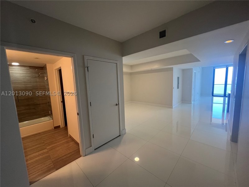 Condo for sale at 1010 Brickell 3704