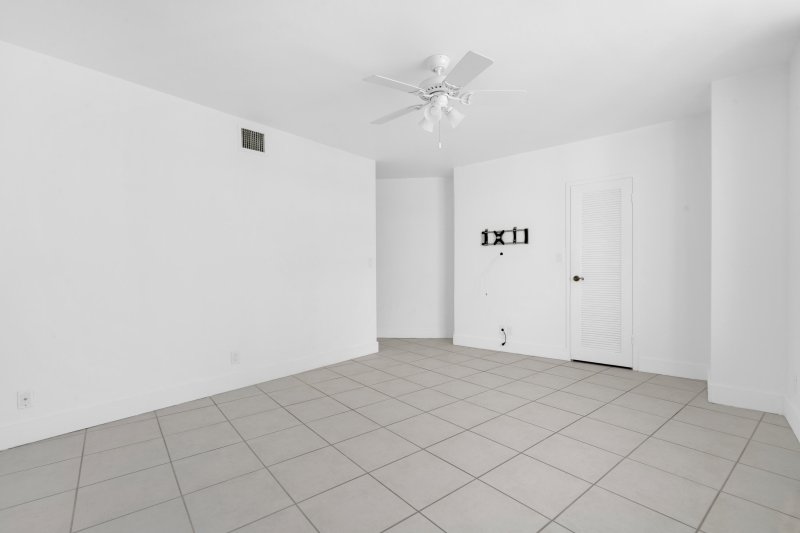 Apartment for rent at Sea Air Towers 1215