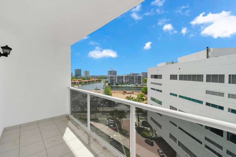 Apartment for rent at Sea Air Towers 1215