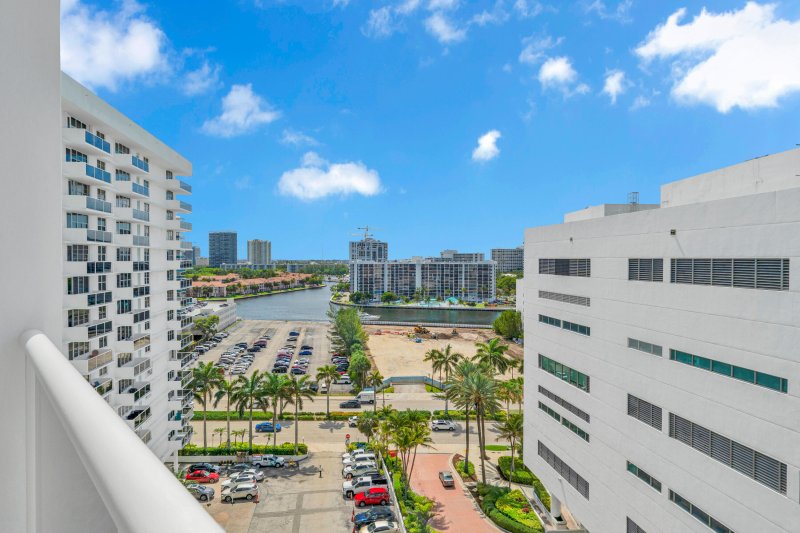 Apartment for rent at Sea Air Towers 1215