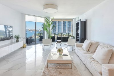 Comprar apartamento en Marina Palms Yacht Club 605