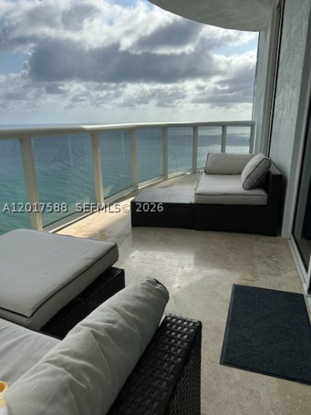 Apartment for rent at Trump Tower Three 2102