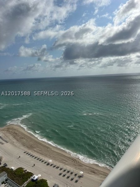 Apartment for rent at Trump Tower Three 2102