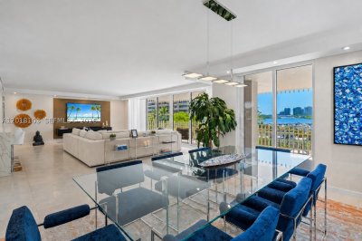 Comprar apartamento en Grove Isles Tower III C410