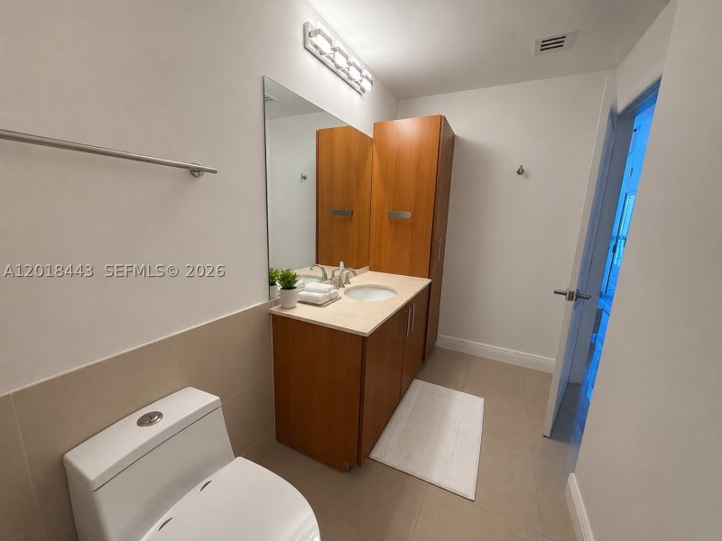 Comprar apartamento en Ocean Marine Yacht Club 312