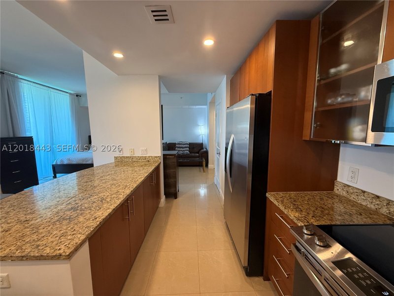 Comprar apartamento en Ocean Marine Yacht Club 312