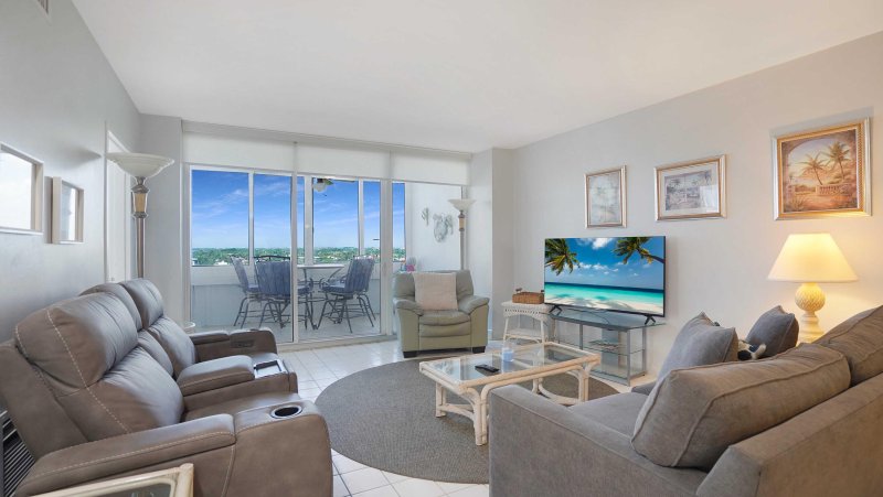 Condo for sale at Ocean Manor 801