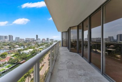 Comprar apartamento en Harbor Tower at Waterways 1801