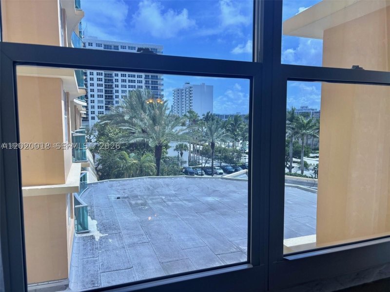 Condo for sale at The Wave Condo 433