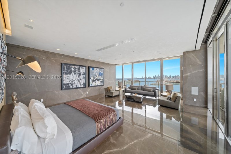 Condo for sale at Apogee Penthouse 22
