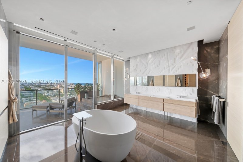 Condo for sale at Apogee Penthouse 22