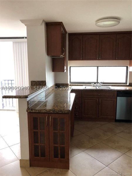 Apartment for rent at Plaza of the Americas 711