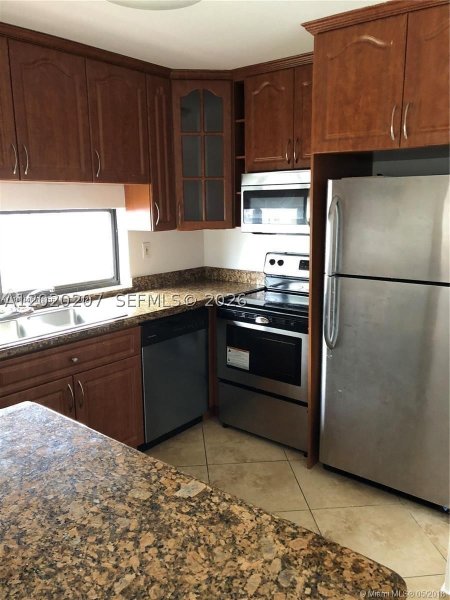 Apartment for rent at Plaza of the Americas 711