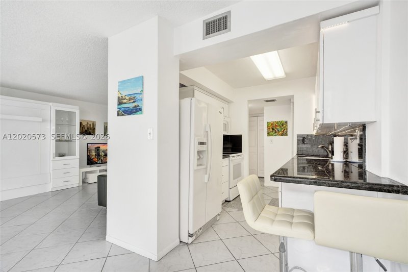 Condo for sale at Winston Towers 1611