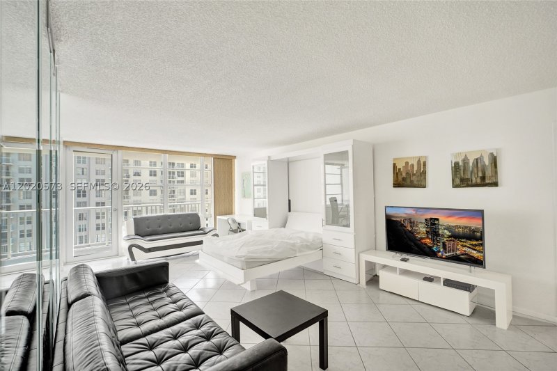 Condo for sale at Winston Towers 1611