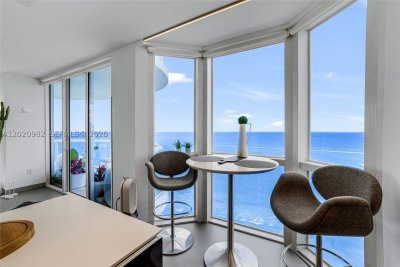 Alquiler de apartamento en Akoya 2301