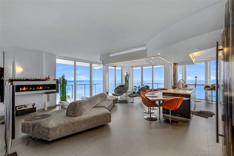 Alquiler de apartamento en Akoya 2301