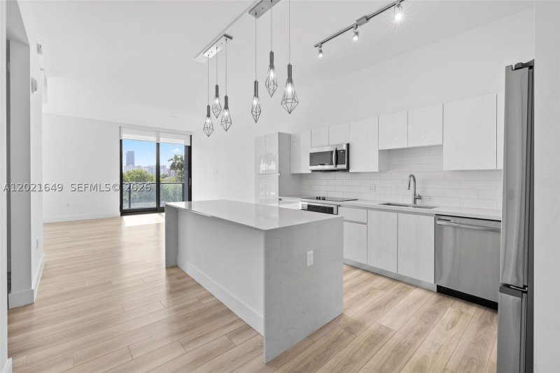 Apartment for rent at Mondrian Hallandale 204