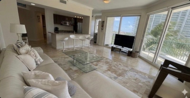 Comprar apartamento no Turnberry Village 601