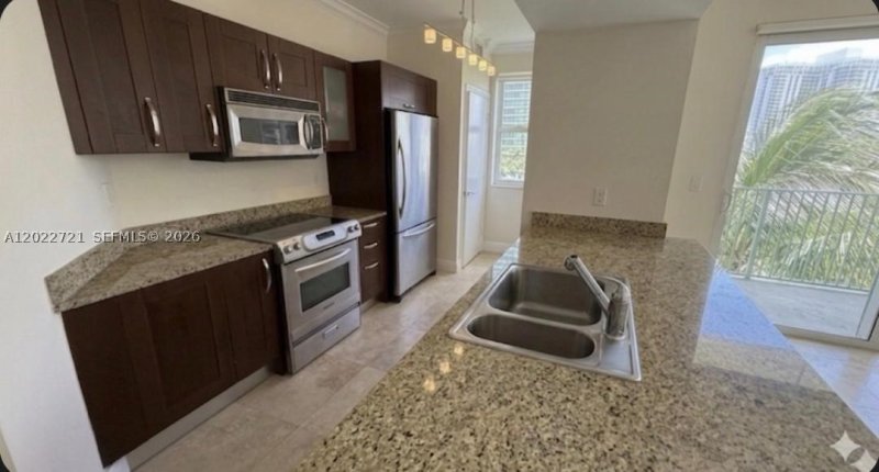 Comprar apartamento no Turnberry Village 601