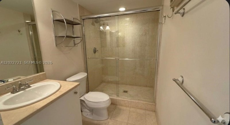 Comprar apartamento no Turnberry Village 601