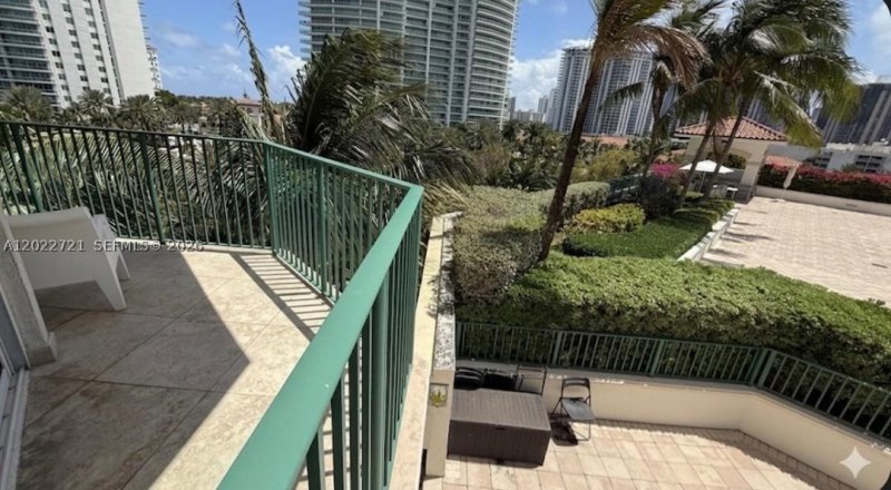 Comprar apartamento no Turnberry Village 601