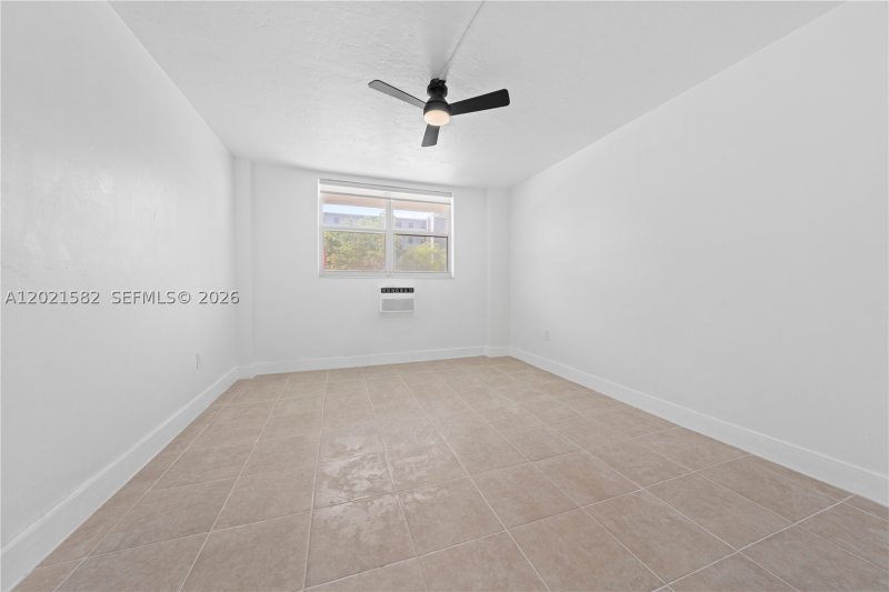 Condo for sale at Lincoln Towers D204