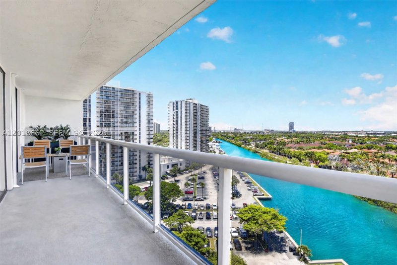 Condo for sale at Waterview 1431