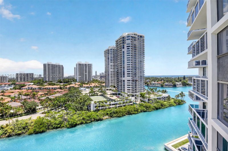 Condo for sale at Waterview 1431