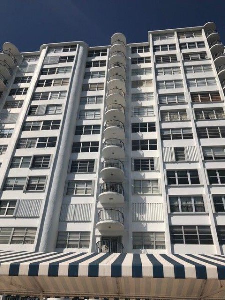 Condo for sale at Majorca Towers 706