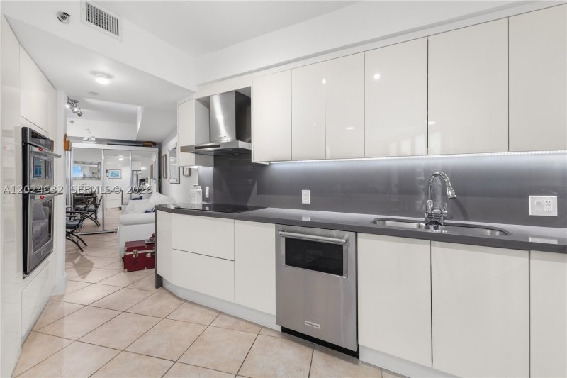 Condo for sale at Hamptons West 510