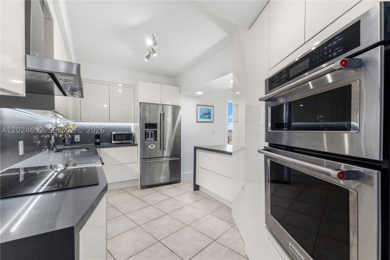Condo for sale at Hamptons West 510