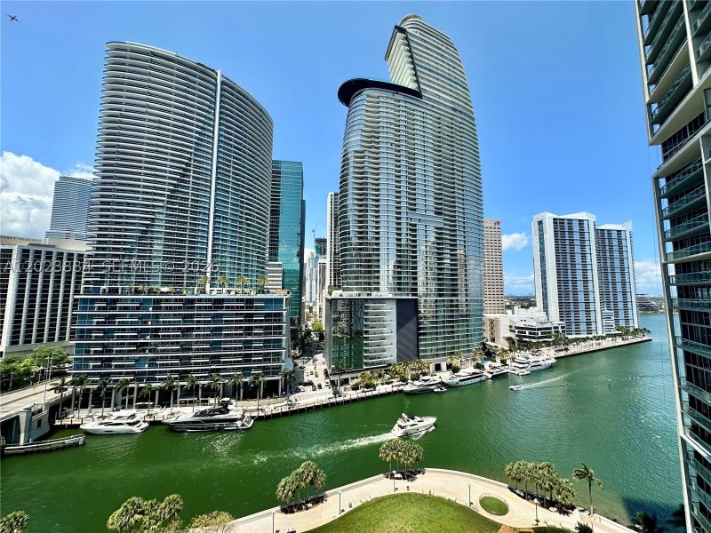 Condo for sale at Icon Brickell Tower I 1614