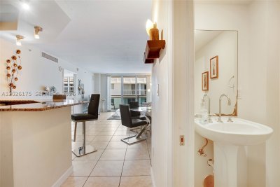 Aluguel de apartamento no The Collins Condo 1608