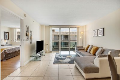 Aluguel de apartamento no The Collins Condo 1608