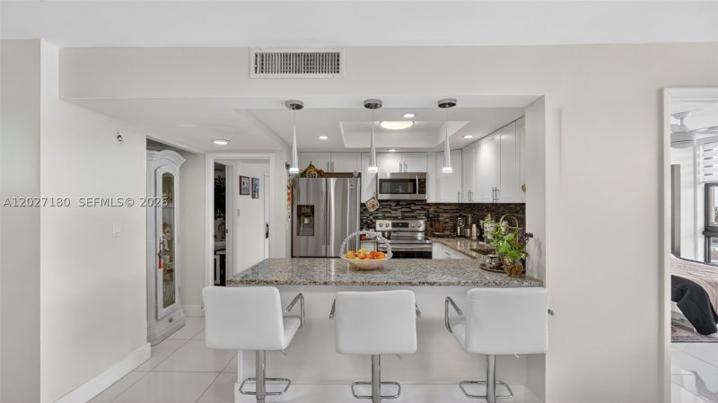 Condo for sale at Avant Garde 1104