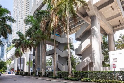 Comprar apartamento no Brickell on the River North 705