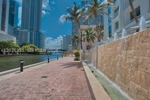 Comprar apartamento no Brickell on the River North 705