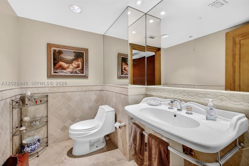 Condo for sale at Williams Island 2600 1202