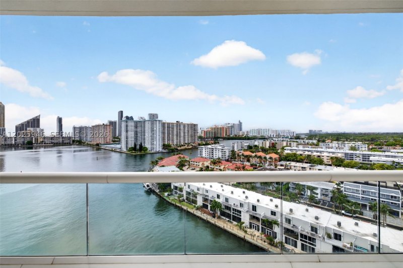 Condo for sale at Williams Island 2600 1202