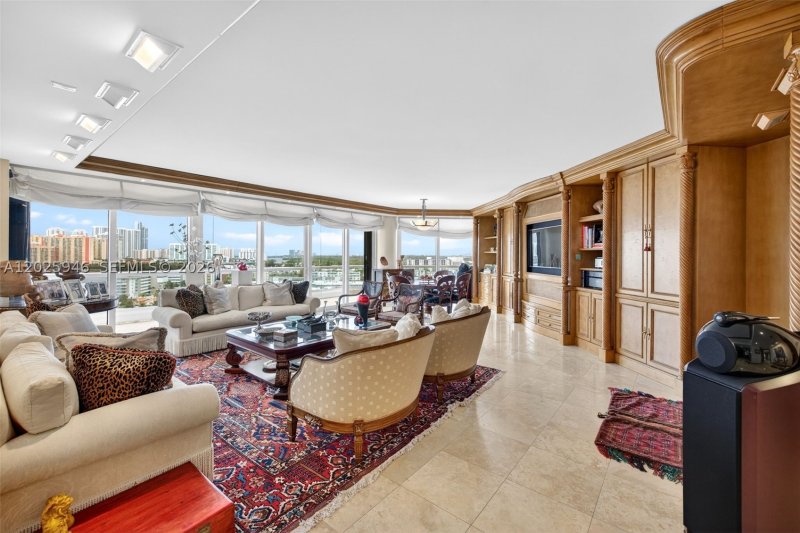 Condo for sale at Williams Island 2600 1202