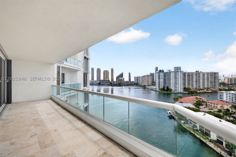 Condo for sale at Williams Island 2600 1202