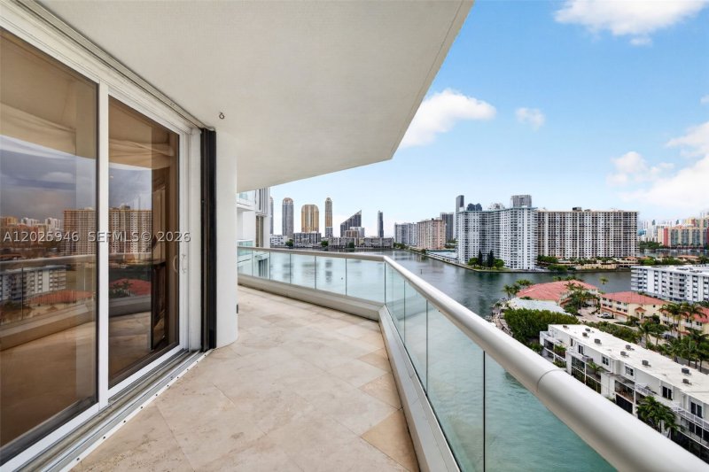 Condo for sale at Williams Island 2600 1202