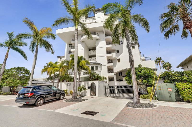 Condo for sale at La Cascade 402