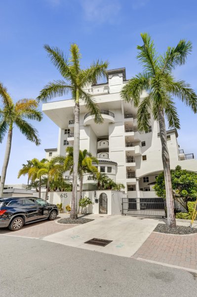 Condo for sale at La Cascade 402