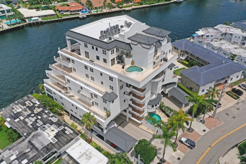 Condo for sale at La Cascade 402